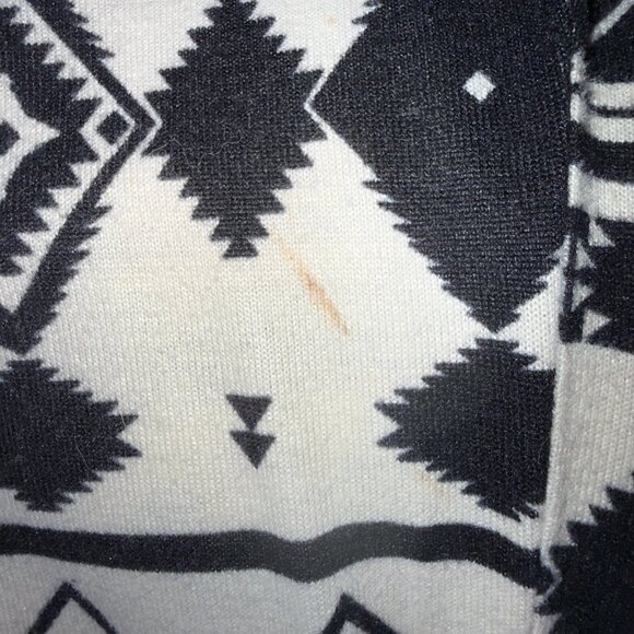 Nollie Black Ivory Cream White Long Sleeve Button Down Graphic Aztec Sweater S - Picture 7 of 7